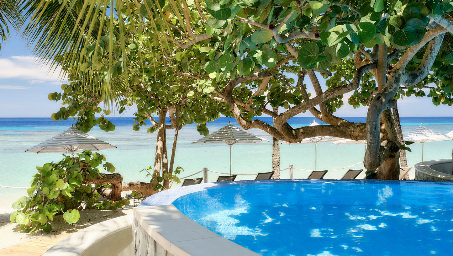 1 King Bed Room - Roatán, Honduras (Priced for 2 people)