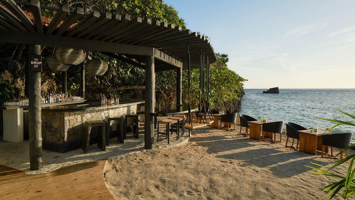 1 King Bed Room - Roatán, Honduras (Priced for 2 people)